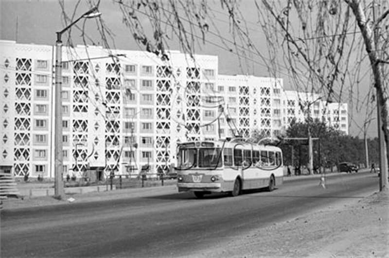 1975. Улица Тимирязева. Троллейбус ЗиУ-5Д № 179 1975. Улица Тимирязева. Троллейбус ЗиУ-5Д № 179 алма-ата, алматы, ссср