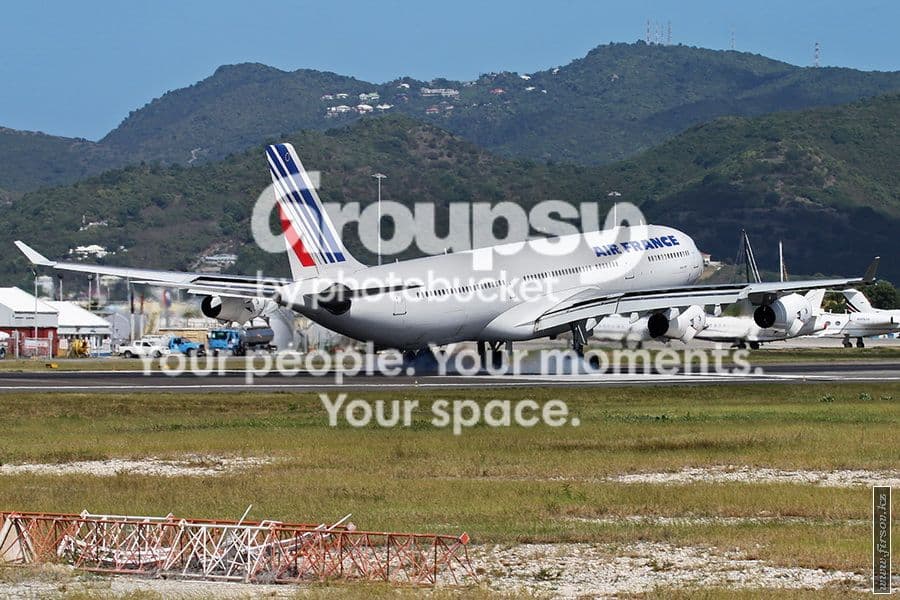 photo A-340_F-GLZU_Air_France_3_SXM_for_zps891940ce.jpg