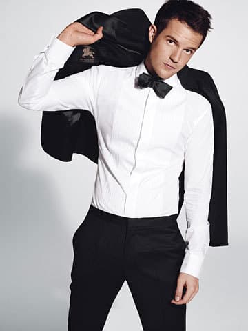 http://images2.fanpop.com/images/photos/2800000/Brandon-Flowers-in-GQ-the-killers-2860150-360-480.jpg