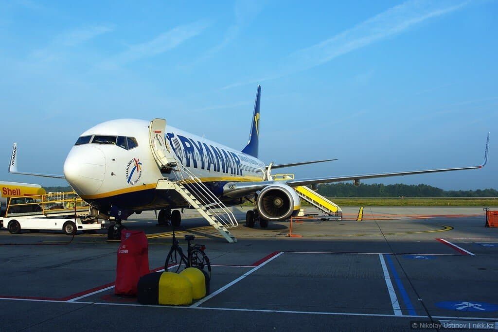 Ryanair Boeing 737 EI-DYD, рейс FR9123 Барселона-Жирона – Эйндховен