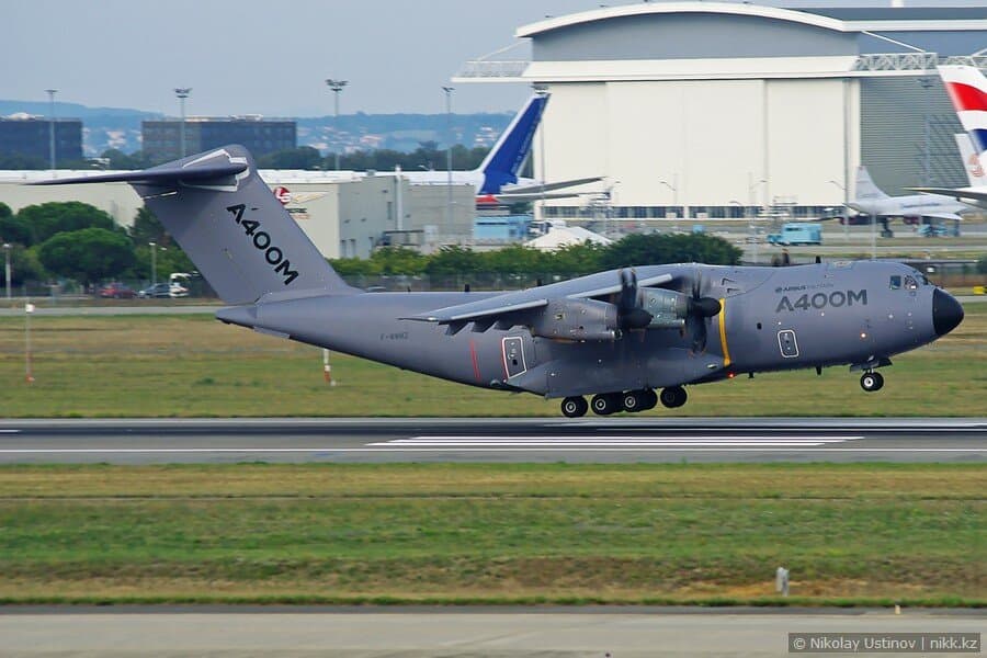 Airbus A400M landing at Toulouse