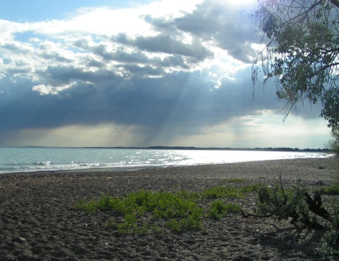 4263871_lake_balkhash (700x539, 303Kb)
