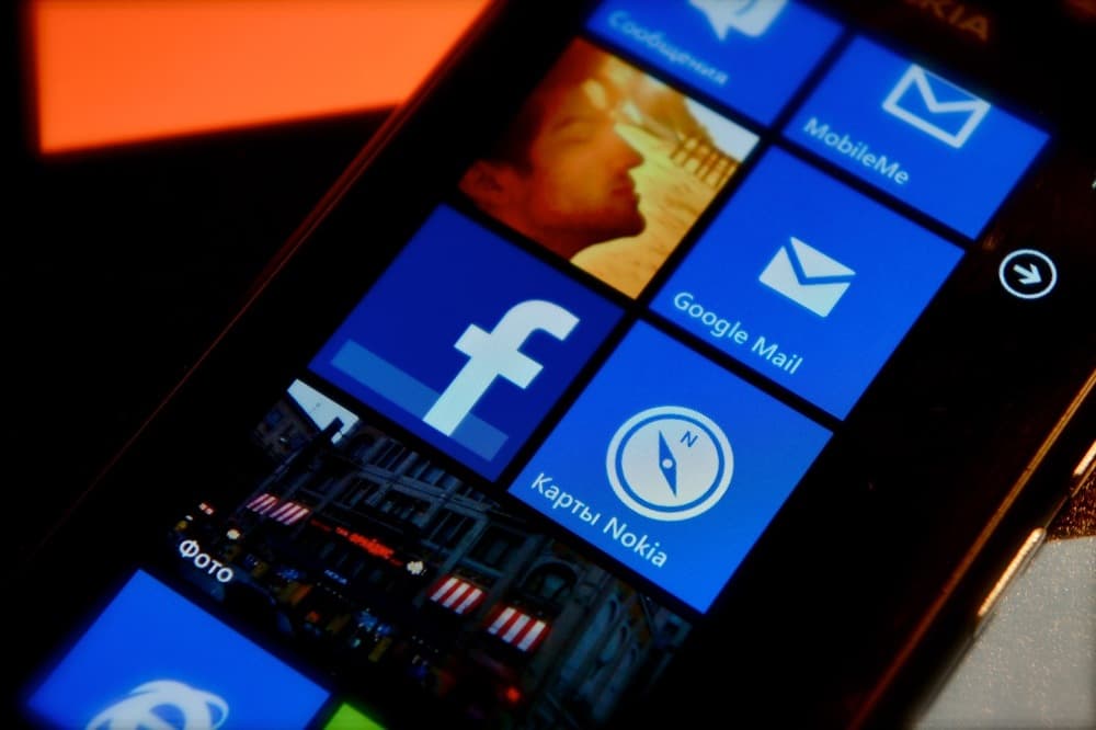 Nokia Lumia 800, 710 Обзор Ивана Глущенко Nokia Lumia 800, 710 Обзор Ивана Глущенко