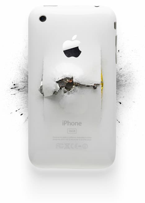 Продукты Apple после уничтожения их Майклом Томпертом