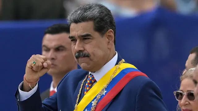 Николас Мадуро во время празднования Дня Независимости