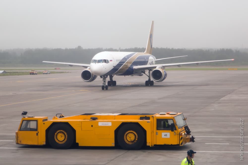 B-757_EI-EWT_I-fly_1_LED_.JPG B-757_EI-EWT_I-fly_1_LED_.JPG