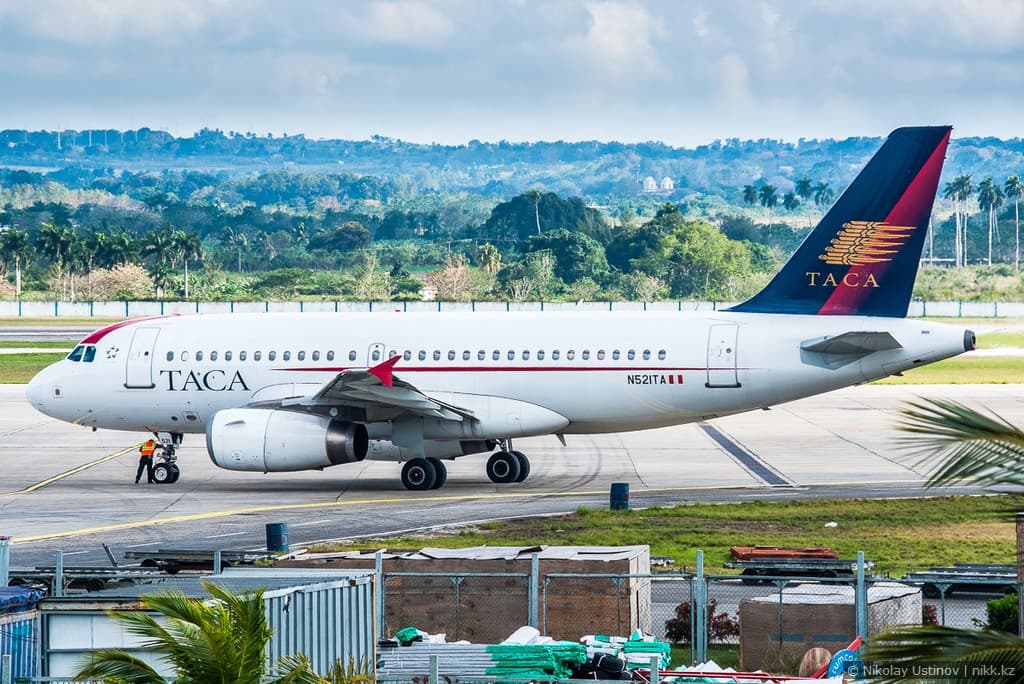 TACA A320 in Havana