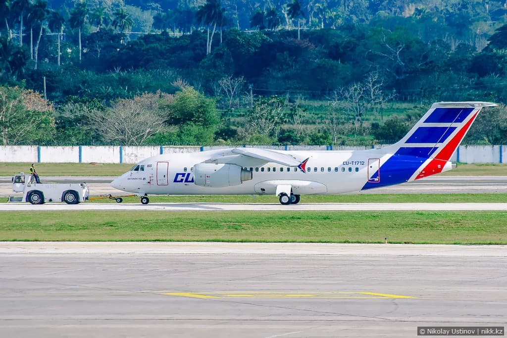 Antonov An-158 Cuba Havana