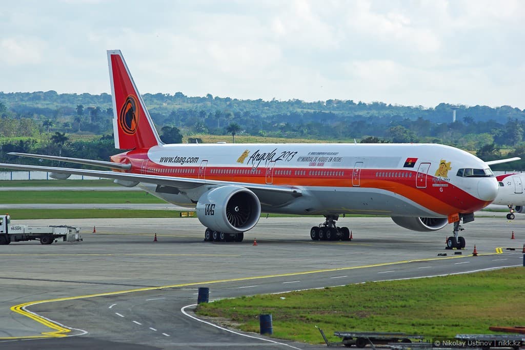 TAAG Ангола Boeing 777 на Кубе