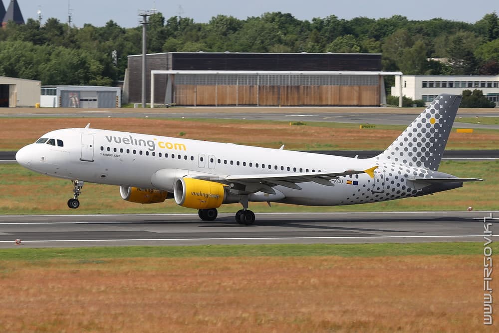 A-320_EC-KCU_Vueling_1_TXL_resize.jpg A-320_EC-KCU_Vueling_1_TXL_resize.jpg