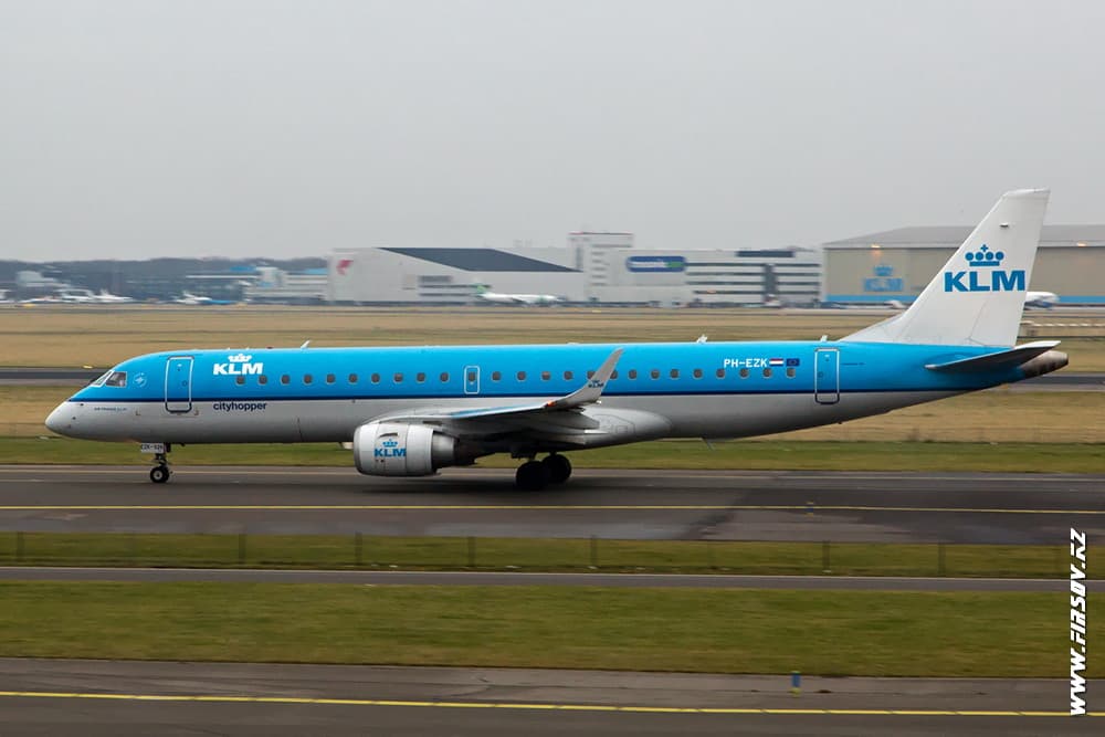 Embraer_ERJ-190_PH-EZK_KLM_CityHopper.JPG Embraer_ERJ-190_PH-EZK_KLM_CityHopper.JPG