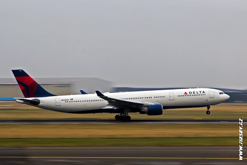 A-330_N812NW_Delta_1_AMS.JPG A-330_N812NW_Delta_1_AMS.JPG
