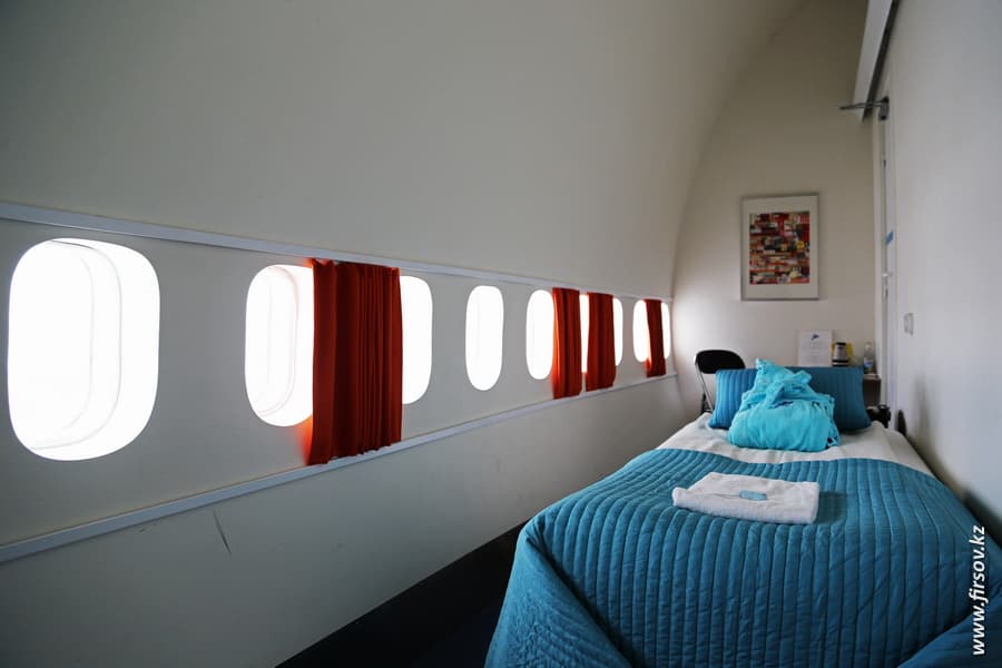 Jumbo_Hostel1.JPG Jumbo_Hostel1.JPG