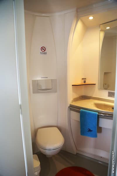 Jumbo_Hostel2.JPG Jumbo_Hostel2.JPG