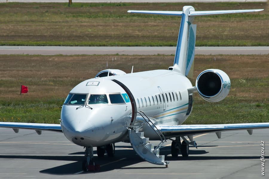Bombardier_CL-600_Challenger_850_UP-C8501_Khozu-Avia_2_TSE.JPG Bombardier_CL-600_Challenger_850_UP-C8501_Khozu-Avia_2_TSE.JPG