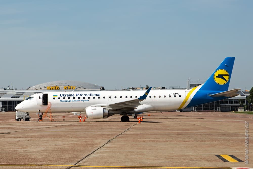 Embraer_ERJ-190_UR-EMC_Ukraine_International_Airlines_3.JPG Embraer_ERJ-190_UR-EMC_Ukraine_International_Airlines_3.JPG