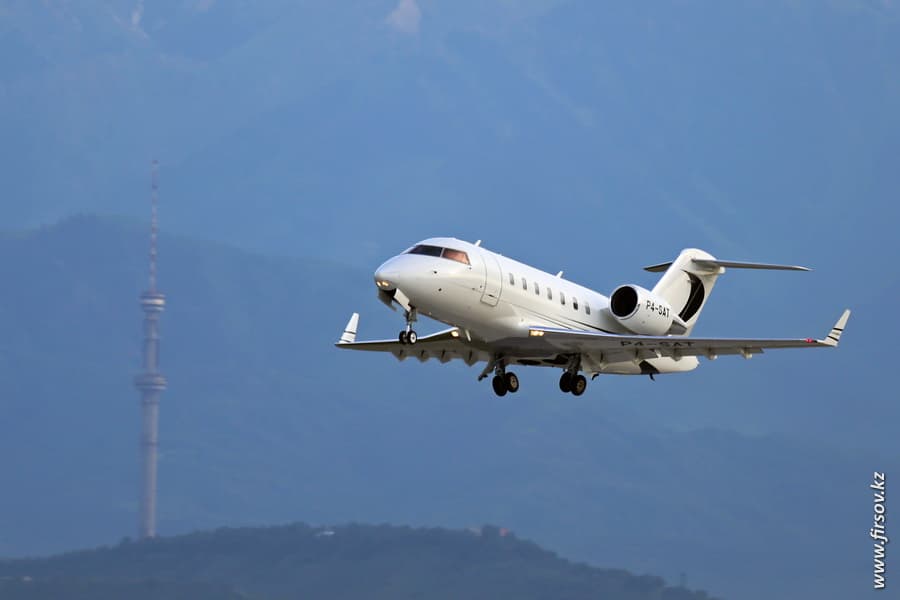 Challenger-605_P4-SAT_Air_Pilatus_10_ALA.JPG Challenger-605_P4-SAT_Air_Pilatus_10_ALA.JPG