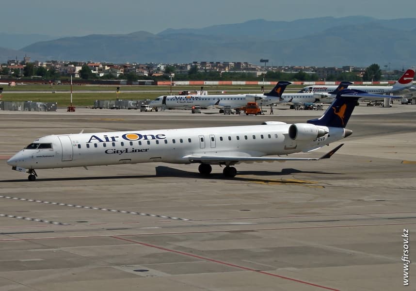 Bombardier_CRJ900_EI-DVP_AirOne_NAP.JPG Bombardier_CRJ900_EI-DVP_AirOne_NAP.JPG