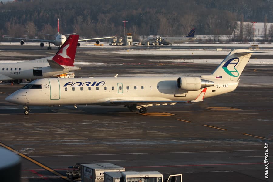 CRJ-200LR_S5-AAE_Adria_Airways_3_ZRH.JPG CRJ-200LR_S5-AAE_Adria_Airways_3_ZRH.JPG