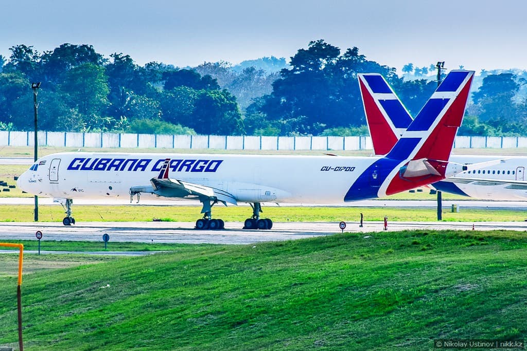 Tupolev Tu-204 Cargo in Cuba