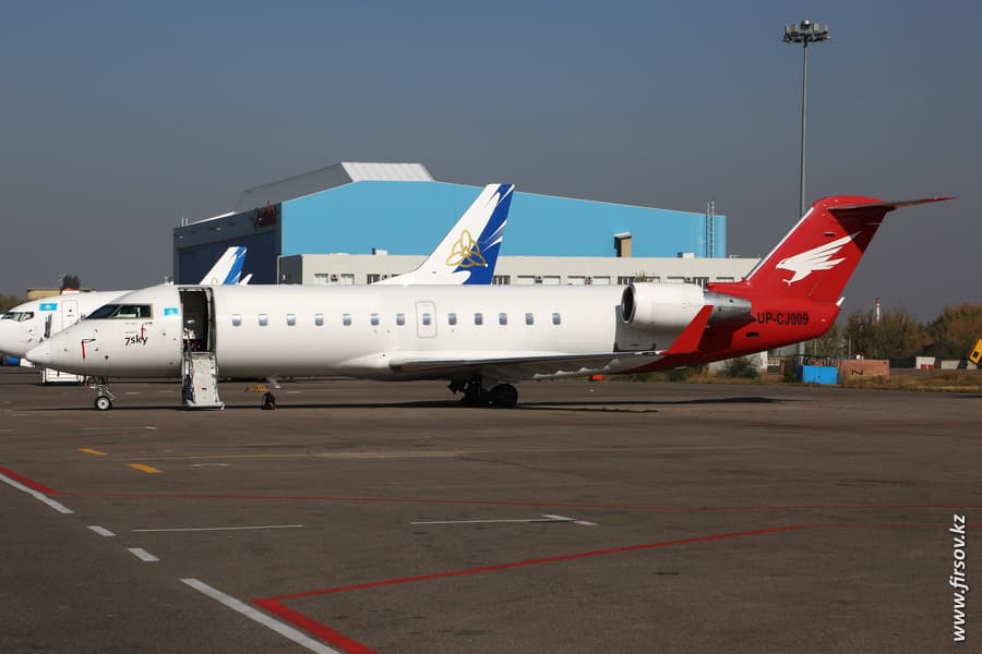 CRJ-100_UP-CJ009_7sky_1_ALA.JPG CRJ-100_UP-CJ009_7sky_1_ALA.JPG
