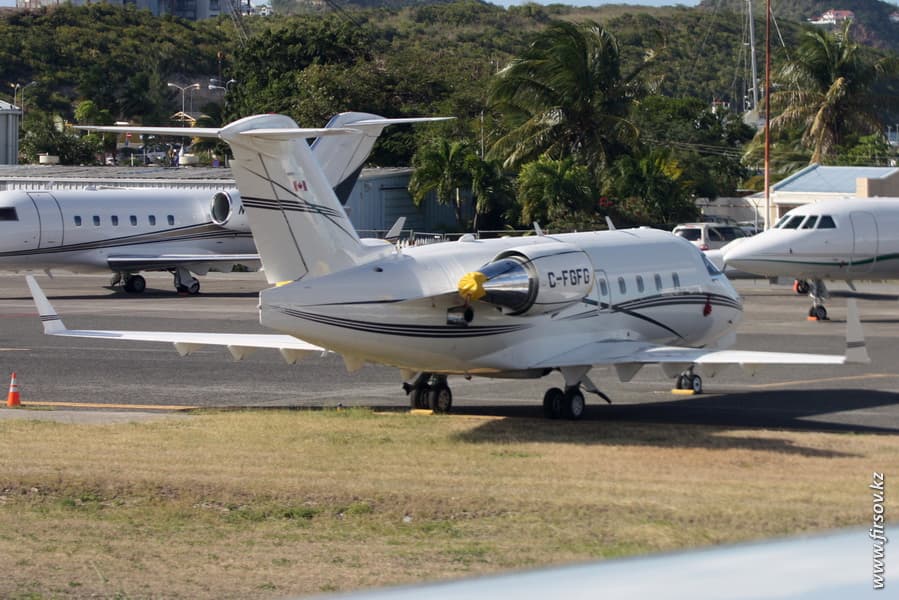 Challenger_604_C-FGFG_Skyservice_Business_Aviation_1_SXM.JPG Challenger_604_C-FGFG_Skyservice_Business_Aviation_1_SXM.JPG