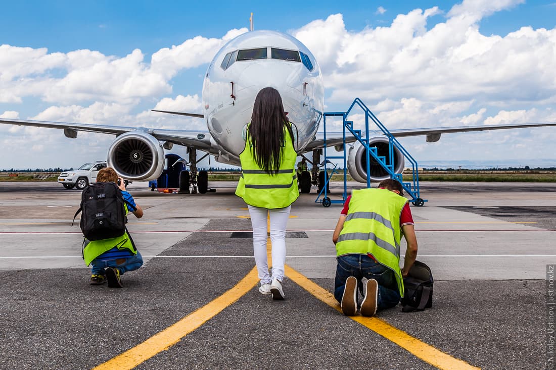 Planespotting in Manas Airport - Bishkek