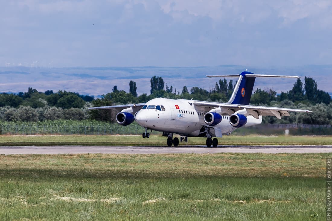 Planespotting in Manas Airport - Bishkek