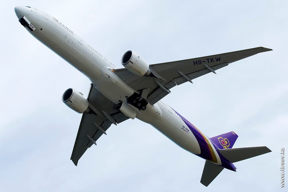 B-777_HS-TKW_Thai_Airways_1_HKT.JPG B-777_HS-TKW_Thai_Airways_1_HKT.JPG