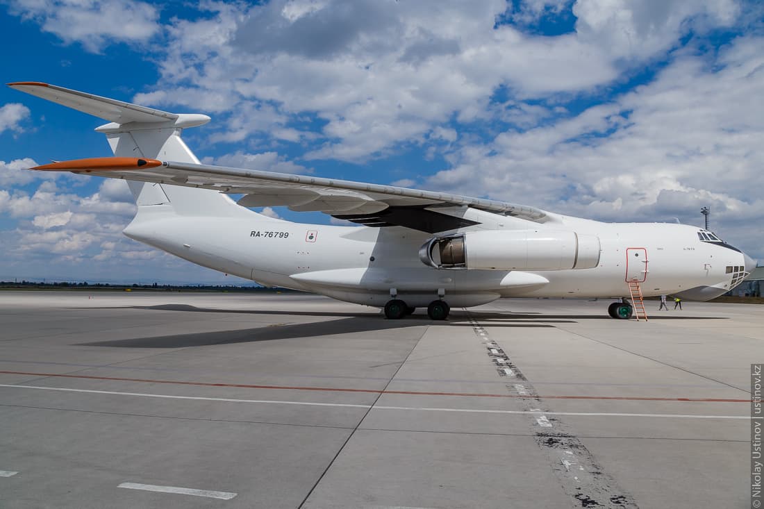 Planespotting in Manas Airport - Bishkek