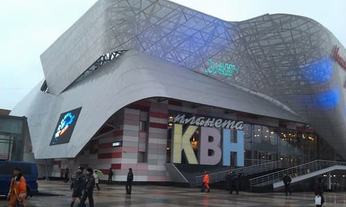 Вот это здание Путин подарил КВН.
