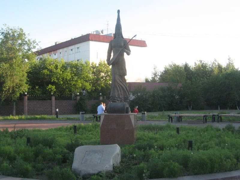 Девушка с домброй Девушка с домброй