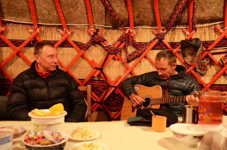 альпинисты Борис Дедешко и Денис Урубко альпинисты Борис Дедешко и Денис Урубко
