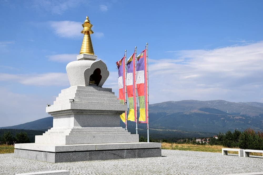 Ступа Просветления в Плана, Болгария Ступа Просветления в Плана, Болгария
