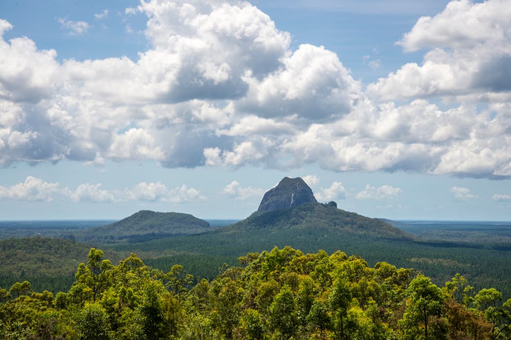 Glass House Mountains, холмы Гласс-Хаус, Квинсленд, Австралия Glass House Mountains, холмы Гласс-Хаус, Квинсленд, Австралия