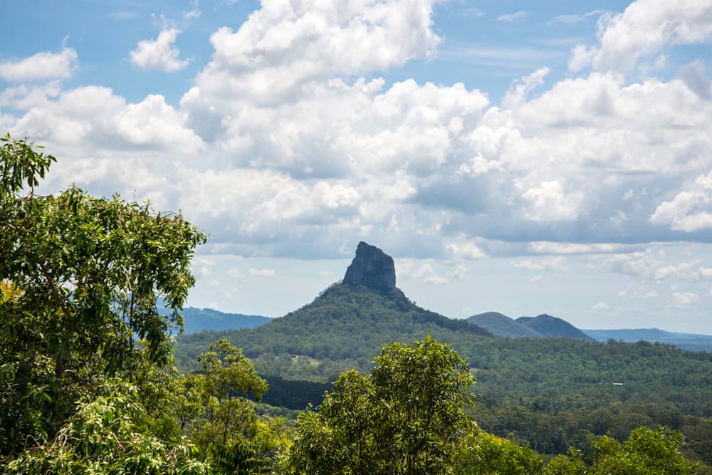 Glass House Mountains, холмы Гласс-Хаус, Квинсленд, Австралия Glass House Mountains, холмы Гласс-Хаус, Квинсленд, Австралия