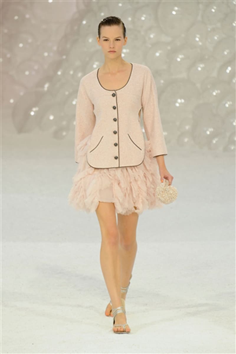 Модель из коллекции "Chanel весна-лето 2012"