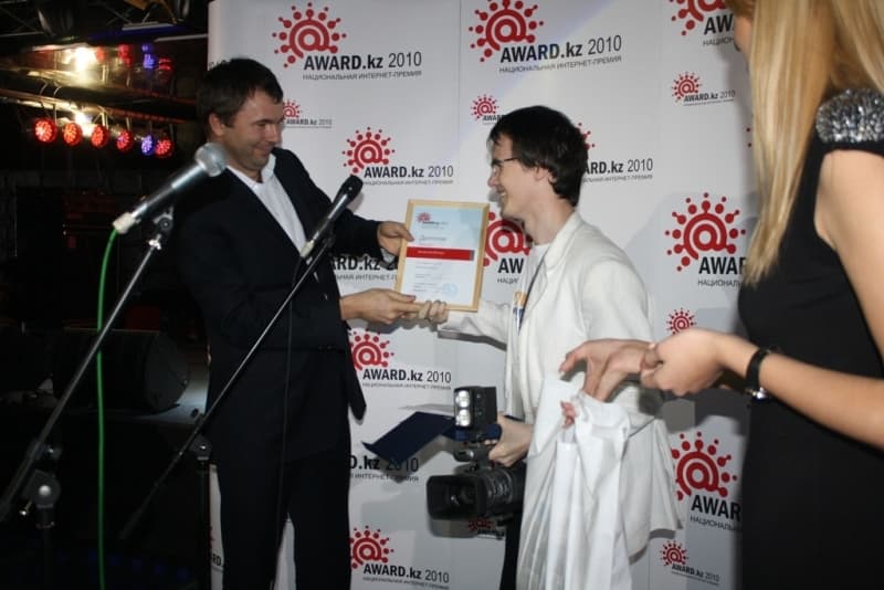 Евгений Плужник и Самсон Безмятежный Лучший сайт 2010 года award.kz Your Vision yvision.kz