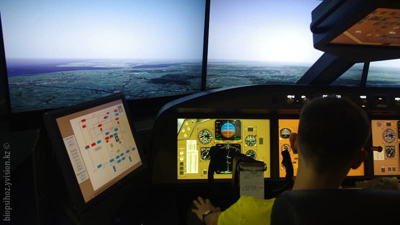 Авиасимулятор Aerosim Авиасимулятор Иванов Данил Danil Ivanov Air Astana Aerosim полет на авиасимуляторе aerosim тренажер полетов Air Astana штурвал гашетка как летать на самолете Boeng 757 Боинг 757 самолеты авиация братья Райт посадка взлет автопилот Казахстан Алматы небо винт пропеллер альтиметр