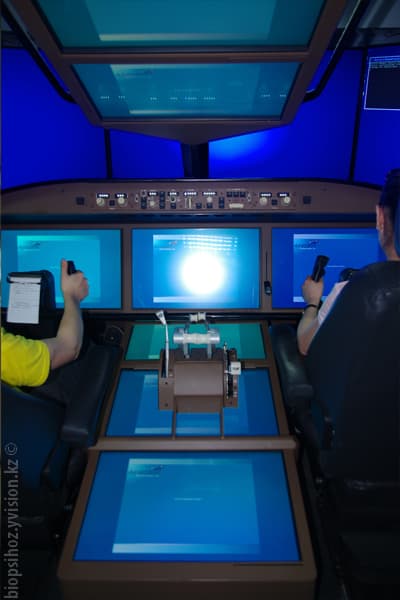 Еррор полет на авиасимуляторе aerosim тренажер полетов Air Astana штурвал гашетка как летать на самолете Boeng 757 Боинг 757 самолеты авиация братья Райт посадка взлет автопилот Казахстан Алматы небо винт пропеллер альтиметр