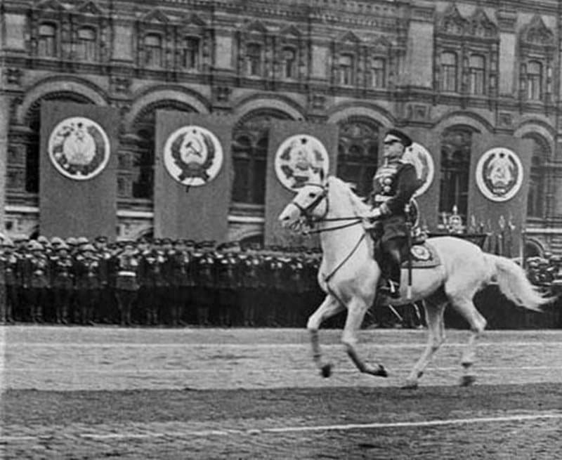 конь победы