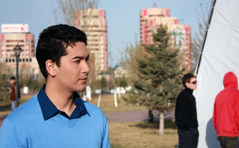 смотрит.JPG