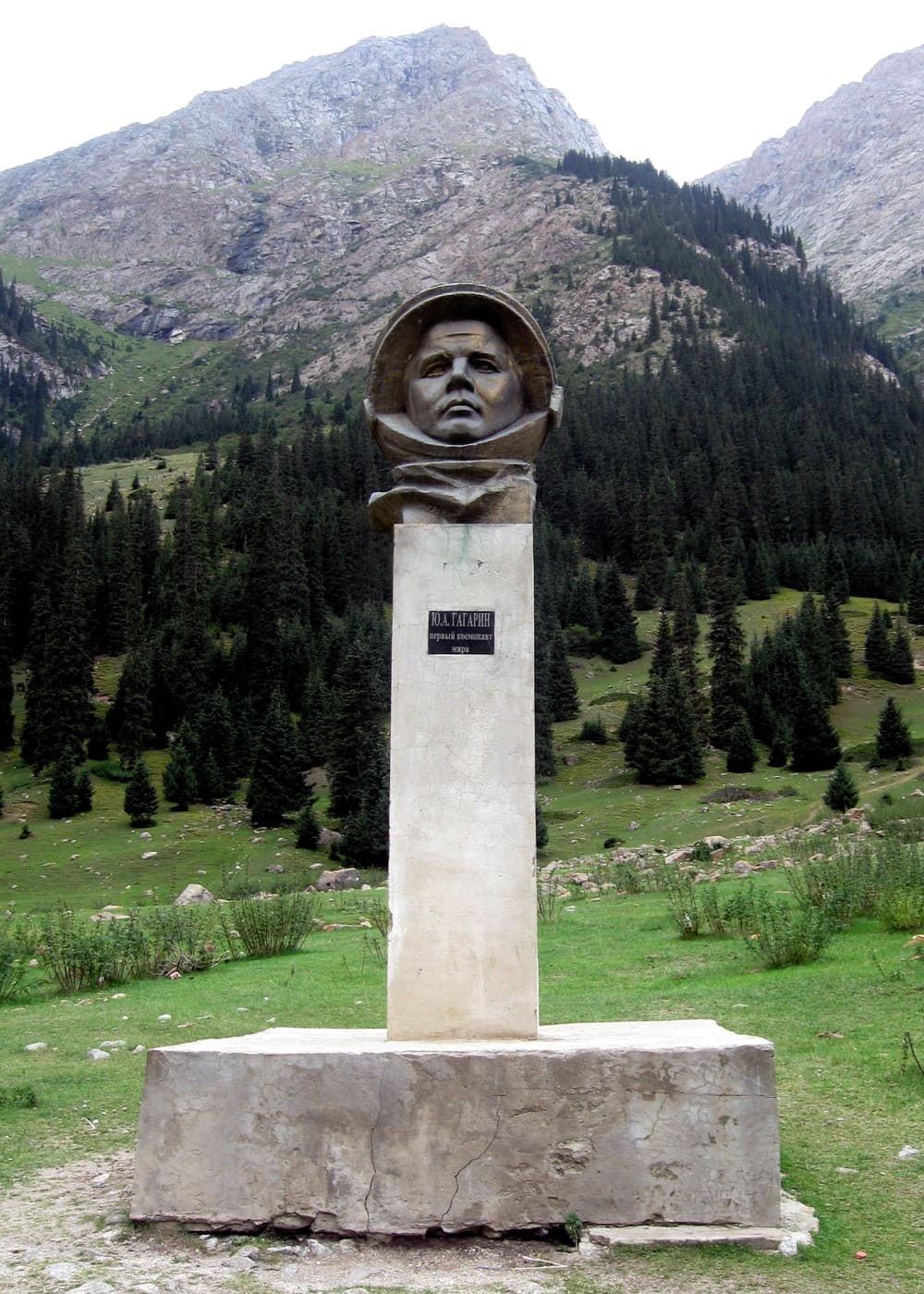 Памятник Гагарину