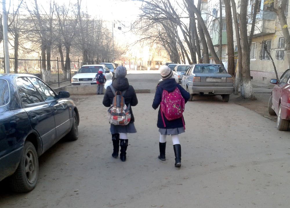 Школьницы