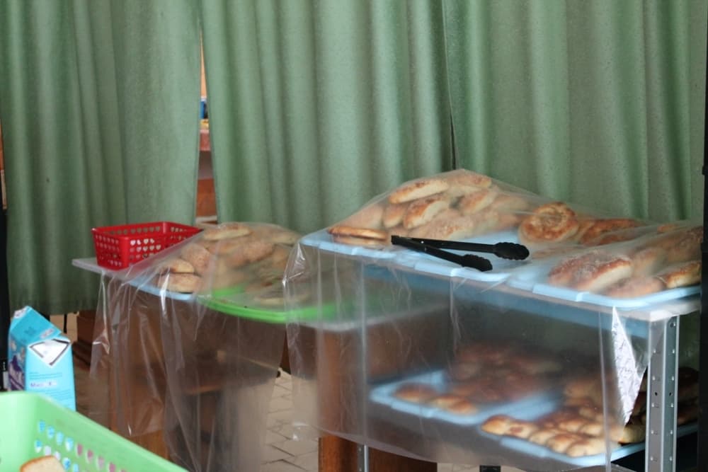 Как видите, работники столовой тщательно следят за продуктами питания