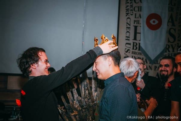 Самсон надевает корону Самсон надевает корону