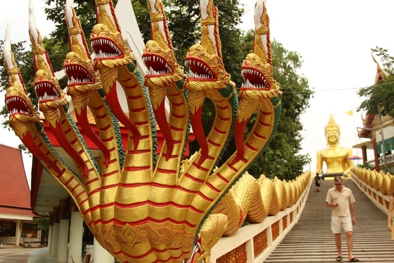 Khao Phra Thamnak Статуя Будды