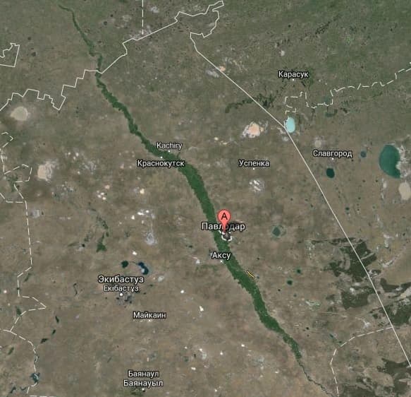 Так выглядит Павлодарская пойма из космоса - зелёная полоса среди степей (maps.google.ru)