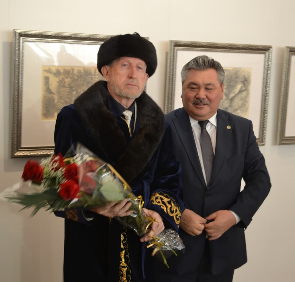 Виктор Поликарпов на открытии выставки в Павлодарском областном художественном музее