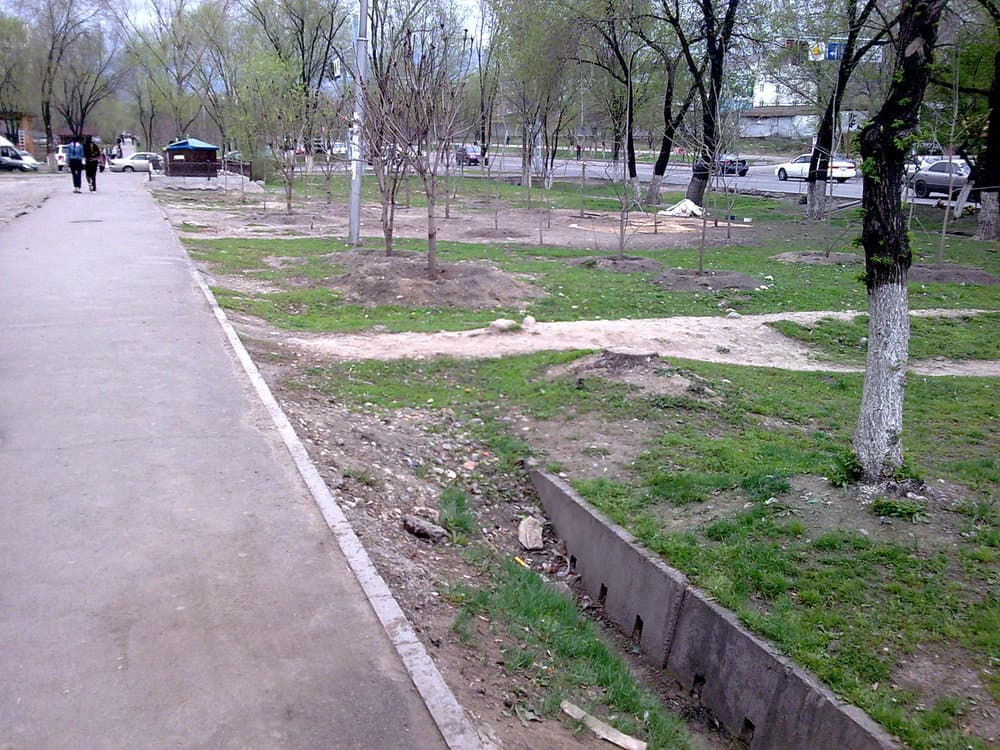 улица Момышулы угол улицы Улыкбека